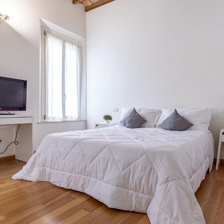 Piazza Martiri-In Pieno Centro Sotto Al Castello Apartment Carpi Exterior foto