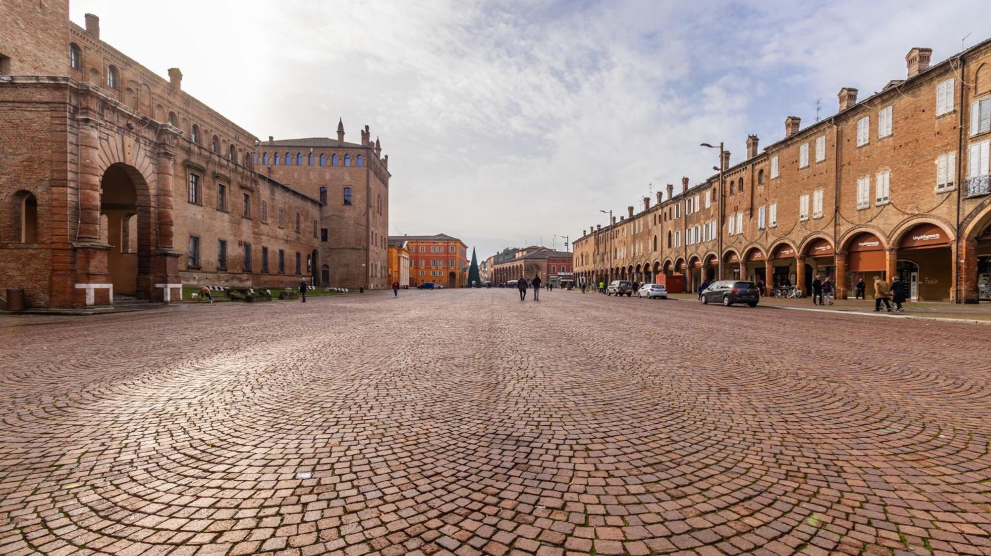 Piazza Martiri-In Pieno Centro Sotto Al Castello Apartment Carpi Exterior foto